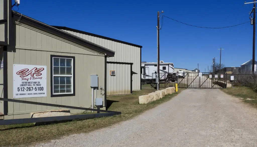 Towing in Liberty Hill TX near 19790 West Highway 29 providing fast roadside assistance